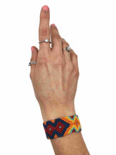 Načíst obrázek do prohlížeče Galerie, Pulsera Ingenioso- Ručně háčkovaný náramek - hand crochet bracelet - Wayana.eu
